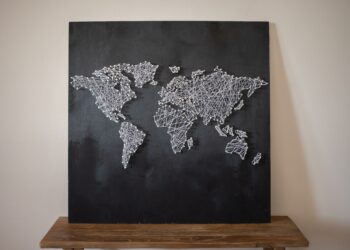 Meninjau Ulang Teori Konspirasi